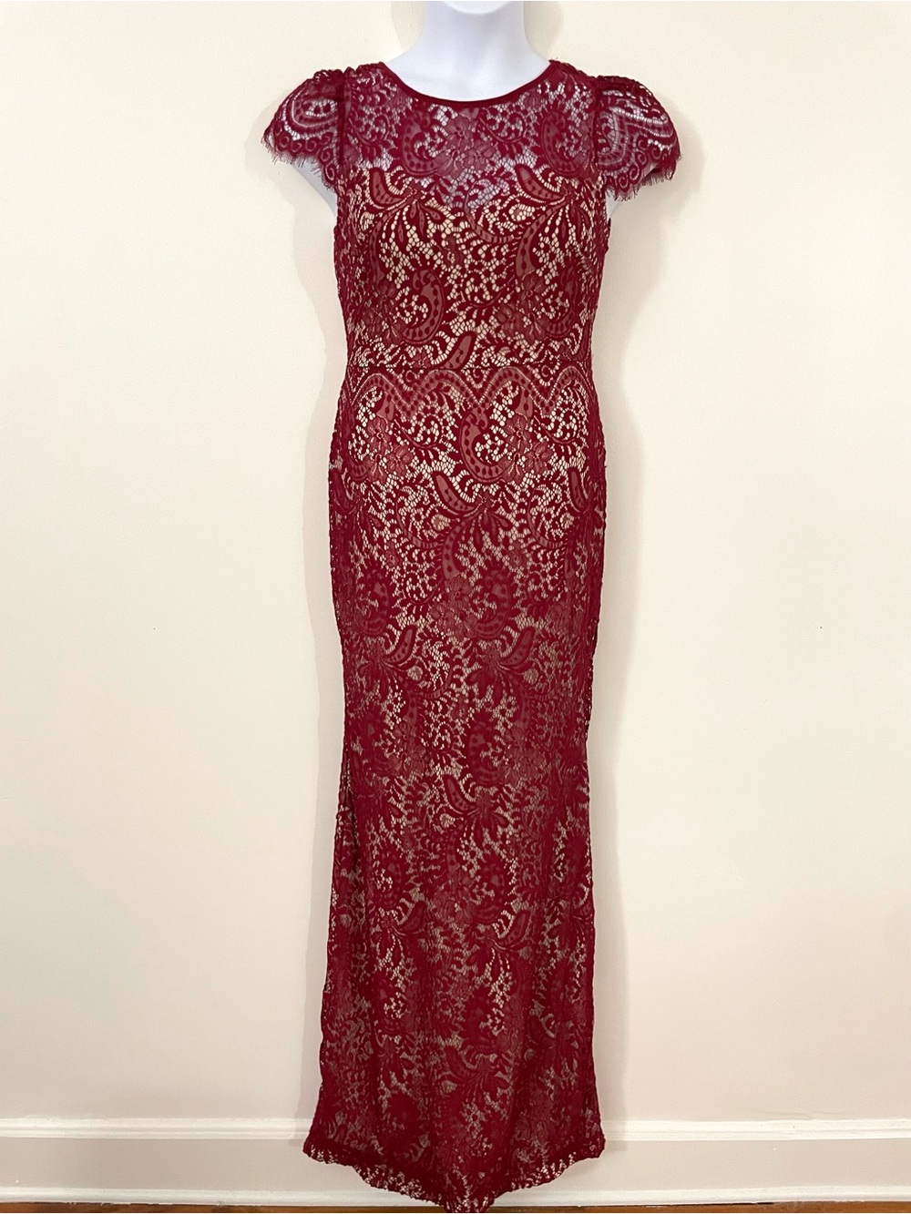 Windsor Angela Burgundy Floral Lace Maxi Gown Dress Cap Sleeve Illusion Back M